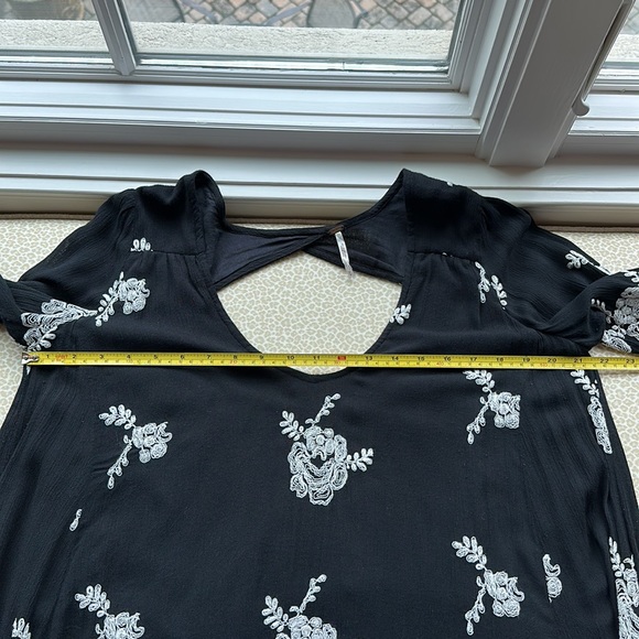 Free People Black mini dress with white embroidered rosette’s open back size M - Picture 12 of 14